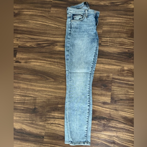 7 For All Mankind Mid-Rise Light Wash Skinny Jeans | Size 26 - Picture 5 of 9